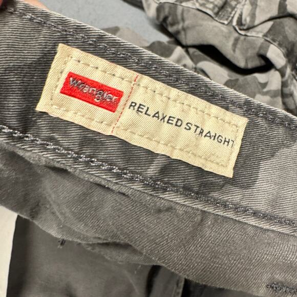 Wrangler Cargo Pants Mens 38x30 (38x29 ACTUAL) Relaxed Straight Black Gray Camo - Picture 4 of 8